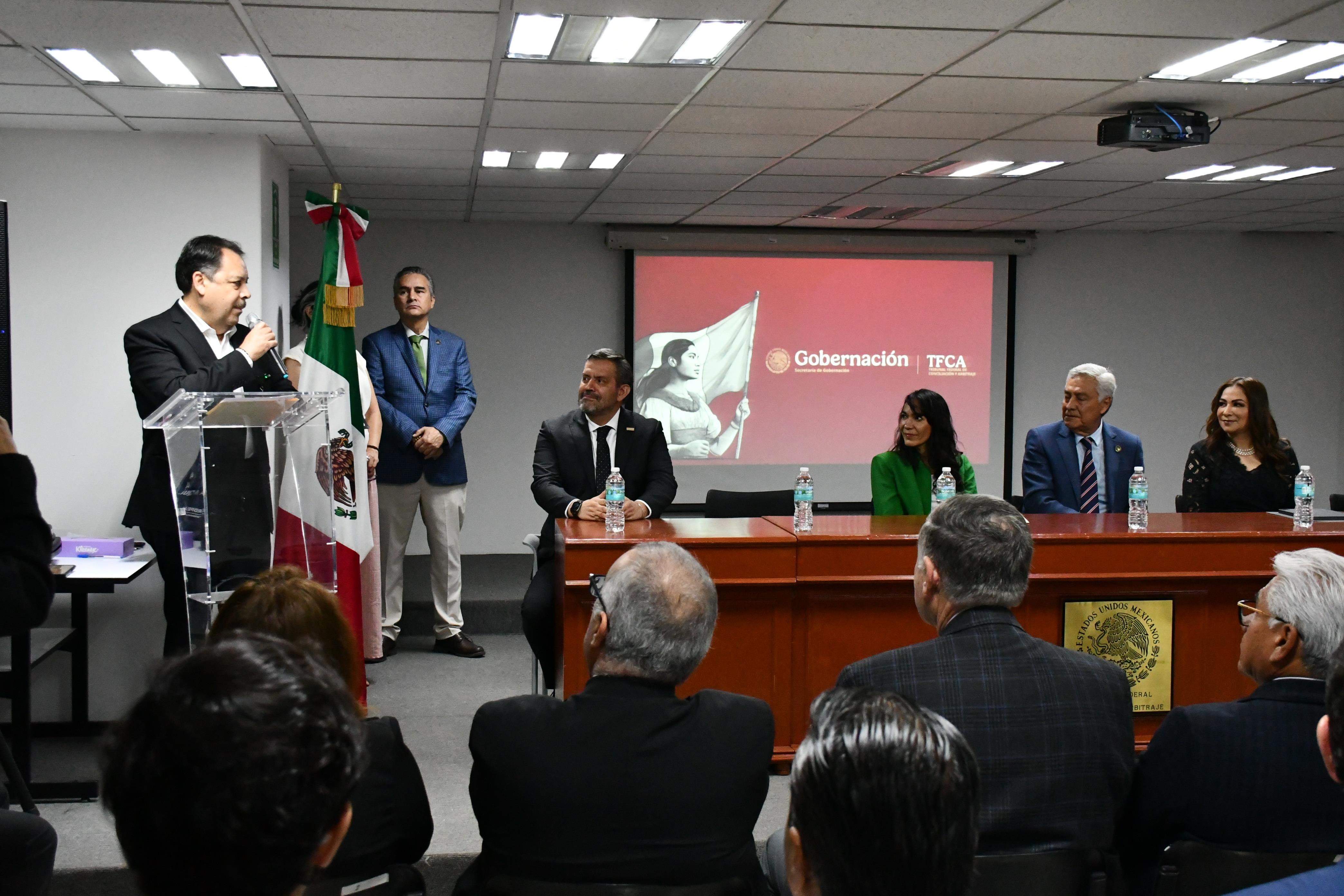 Inauguración de la Unidad Móvil de SuperISSSTE en el Tribunal Federal de Conciliación y Arbitraje